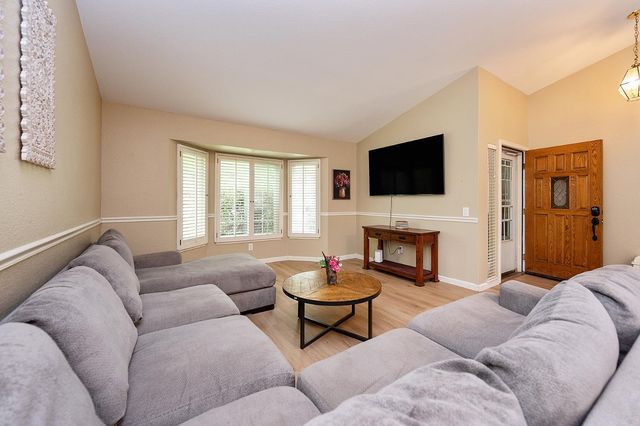 116 Ferrera Dr, Folsom, CA 95630