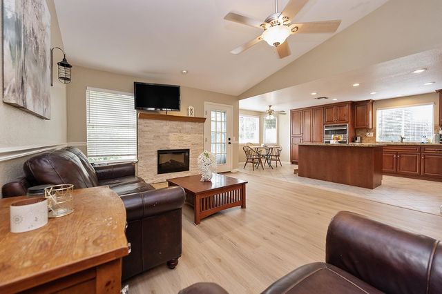 116 Ferrera Dr, Folsom, CA 95630