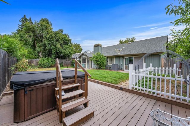 116 Ferrera Dr, Folsom, CA 95630