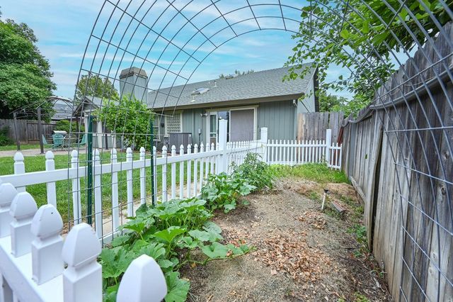 116 Ferrera Dr, Folsom, CA 95630