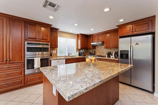 116 Ferrera Dr, Folsom, CA 95630