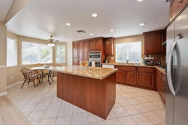 116 Ferrera Dr, Folsom, CA 95630