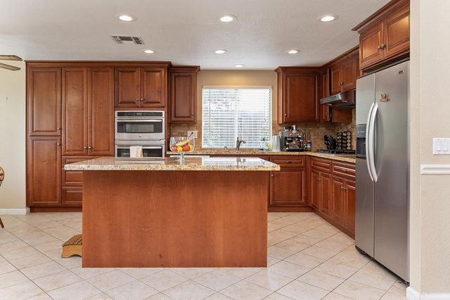116 Ferrera Dr, Folsom, CA 95630