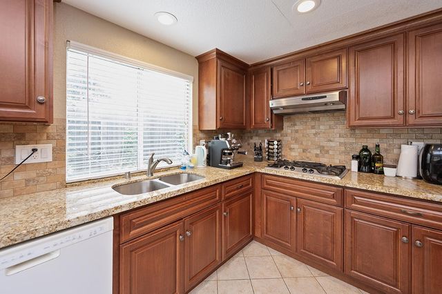 116 Ferrera Dr, Folsom, CA 95630