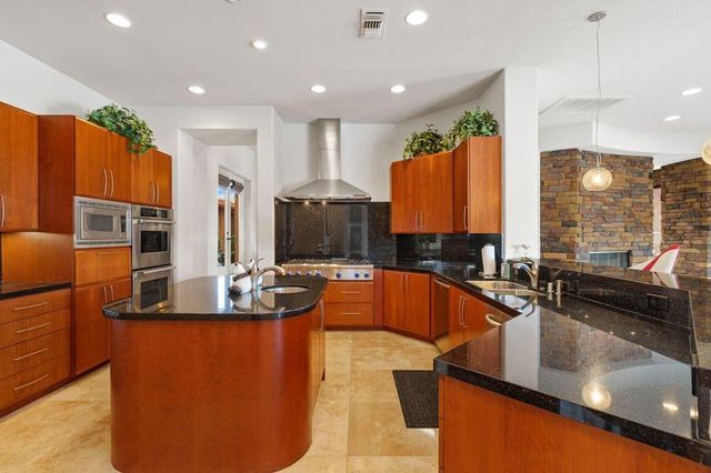 50220 Via Puente, La Quinta, CA 92253