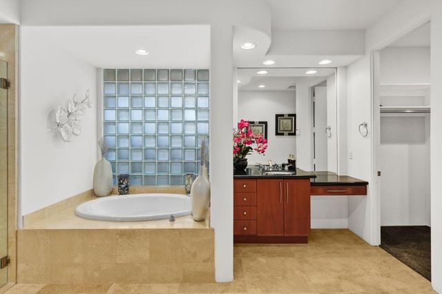 50220 Via Puente, La Quinta, CA 92253