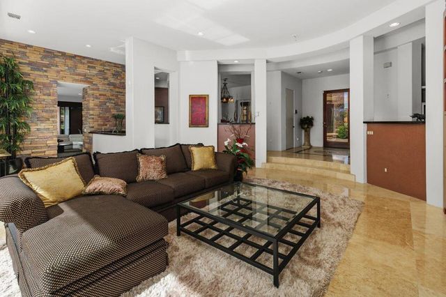 50220 Via Puente, La Quinta, CA 92253