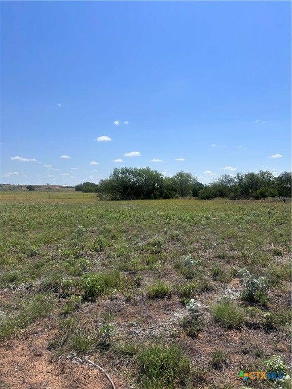 6068 County Road 405, Floresville, TX 78114