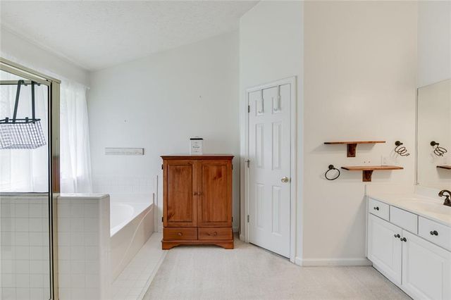 2712 Bogan Creek Drive, Buford, GA 30519