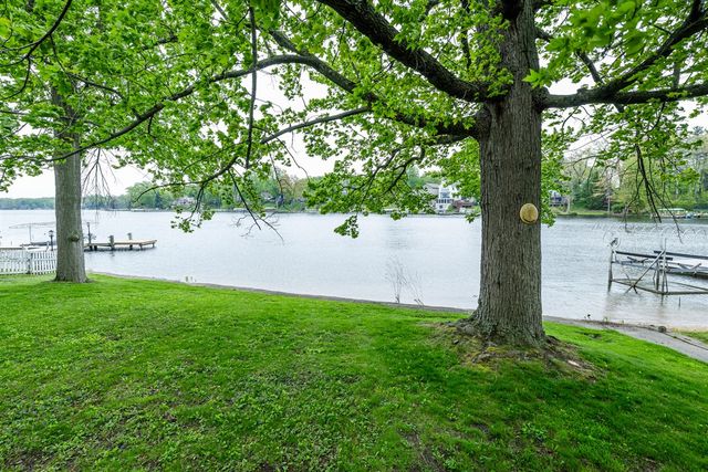 5615 Benson Terrace, Coloma, MI 49038