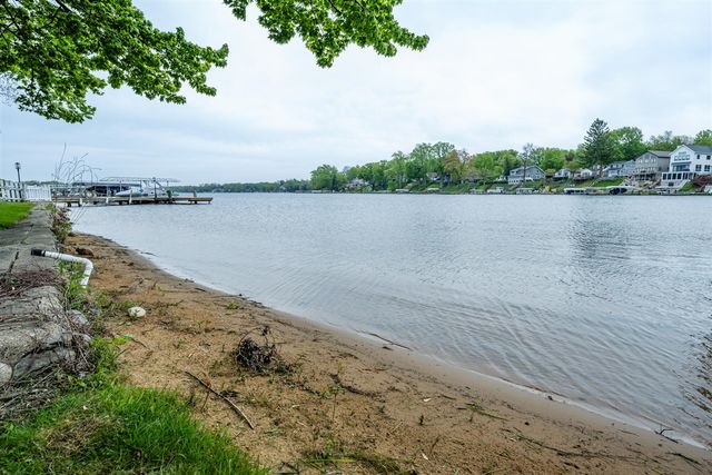 5615 Benson Terrace, Coloma, MI 49038