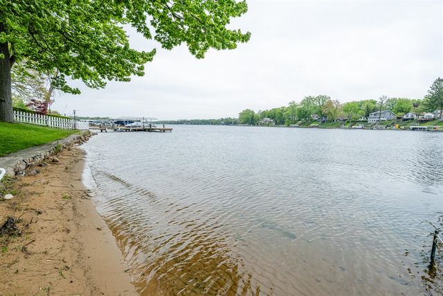 5615 Benson Terrace, Coloma, MI 49038