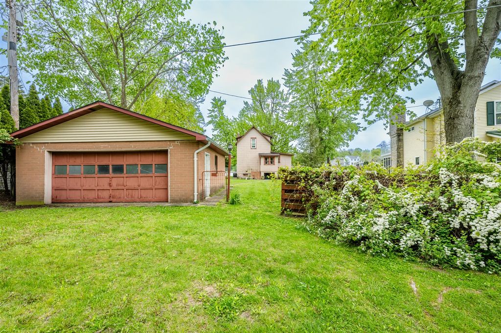 5615 Benson Terrace, Coloma, MI 49038
