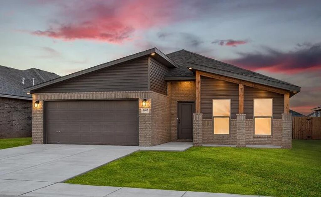 2423 Aberdeen Avenue, Wolfforth, TX 79382