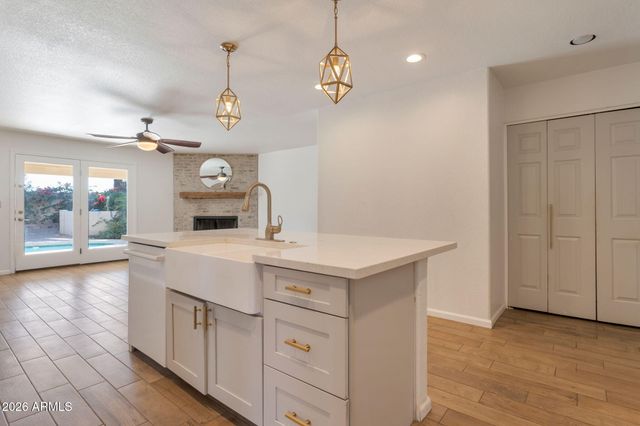 6719 W MCRAE Way, Glendale, AZ 85308