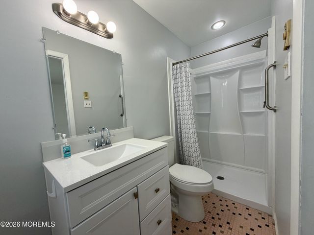 866C Inverness Court, Lakewood, NJ 08701