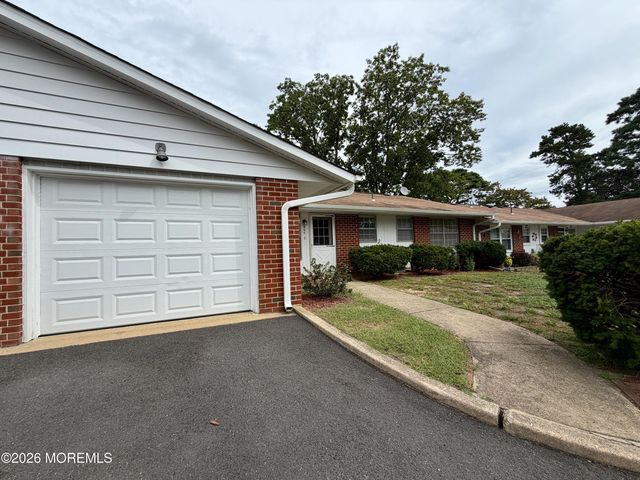 866C Inverness Court, Lakewood, NJ 08701