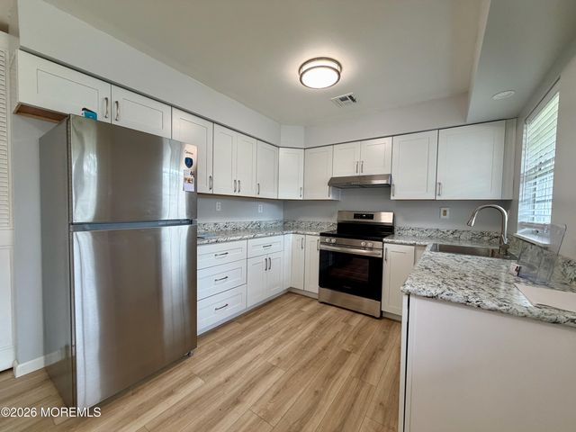 866C Inverness Court, Lakewood, NJ 08701