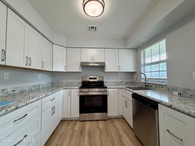 866C Inverness Court, Lakewood, NJ 08701