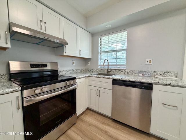 866C Inverness Court, Lakewood, NJ 08701