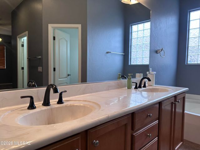 7501 S Woodbury Grove Drive, Tucson, AZ 85757