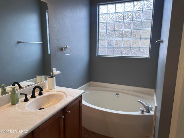 7501 S Woodbury Grove Drive, Tucson, AZ 85757