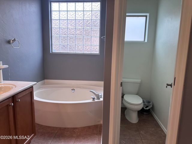 7501 S Woodbury Grove Drive, Tucson, AZ 85757