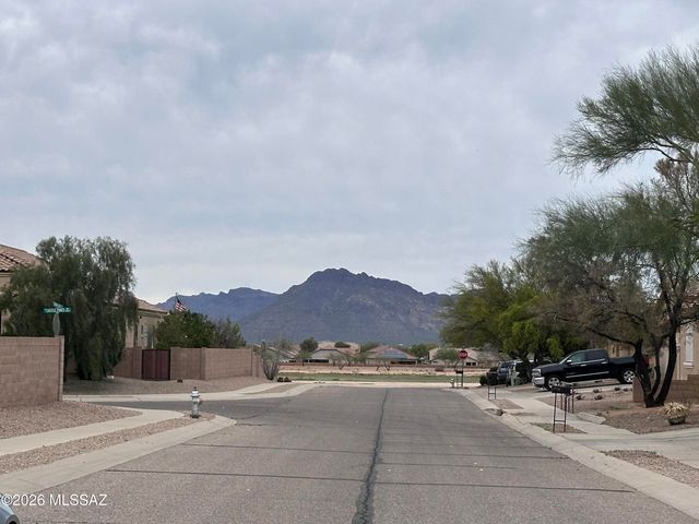 7501 S Woodbury Grove Drive, Tucson, AZ 85757