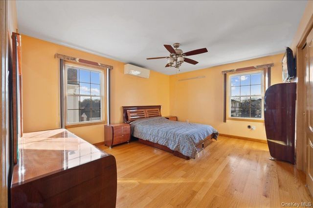 8132 265th Street, Glen Oaks, NY 11004