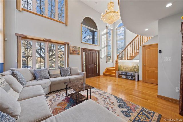 8132 265th Street, Glen Oaks, NY 11004