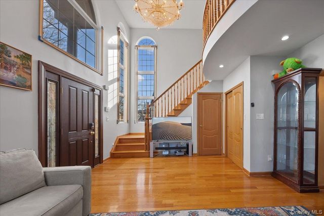 8132 265th Street, Glen Oaks, NY 11004