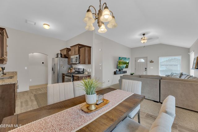 11632 Flor Achillea, Socorro, TX 79927