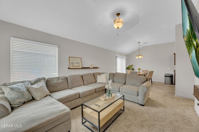 11632 Flor Achillea, Socorro, TX 79927