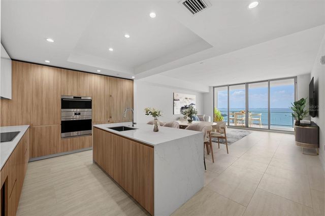 5713 BOWEN DANIEL 903, Tampa, FL 33616