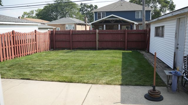 2949 W 100th Street, Evergreen Park, IL 60805
