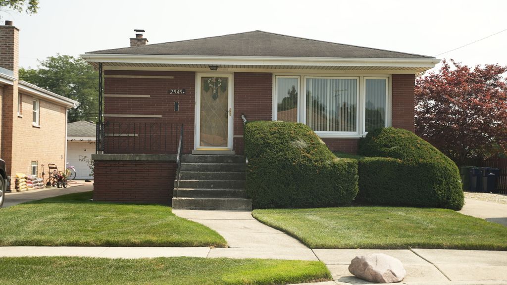 2949 W 100th Street, Evergreen Park, IL 60805