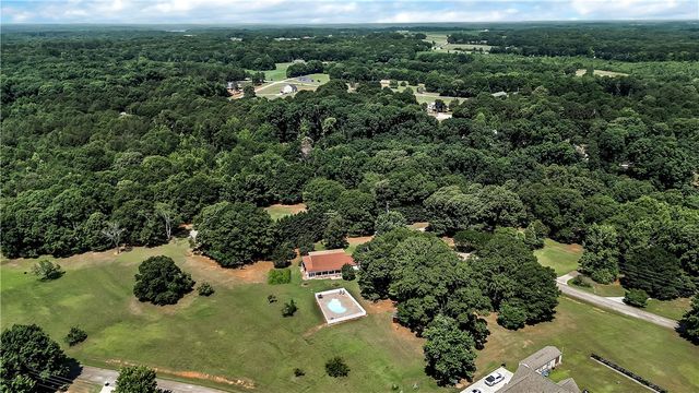 1100 Cherokee Road, Townville, SC 29689
