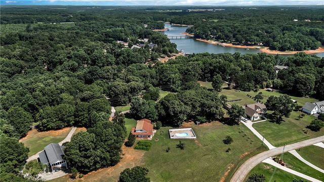 1100 Cherokee Road, Townville, SC 29689