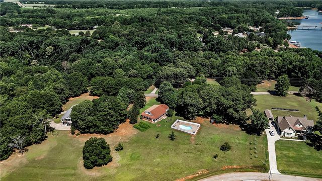 1100 Cherokee Road, Townville, SC 29689