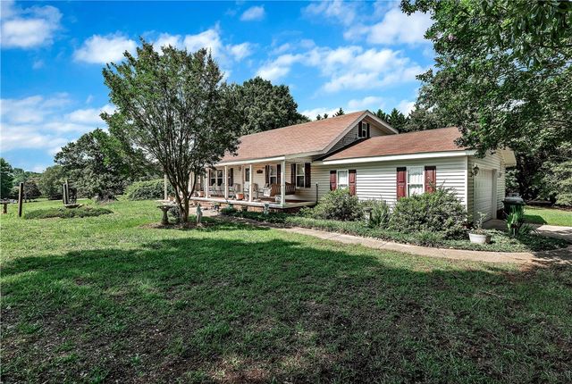 1100 Cherokee Road, Townville, SC 29689