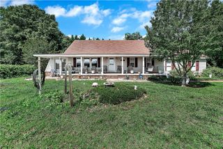1100 Cherokee Road, Townville, SC 29689