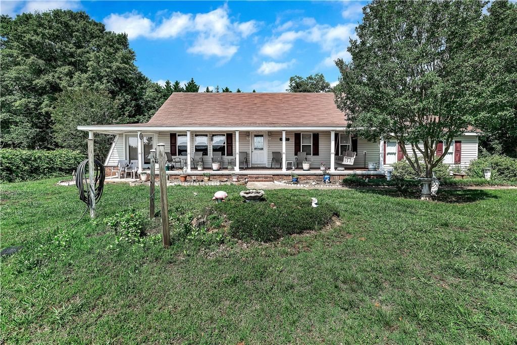 1100 Cherokee Road, Townville, SC 29689