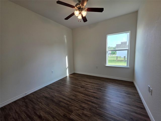 6119 Lacey Oak Drive, Hitchcock, TX 77563