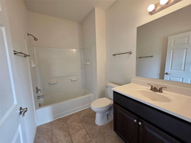 6119 Lacey Oak Drive, Hitchcock, TX 77563