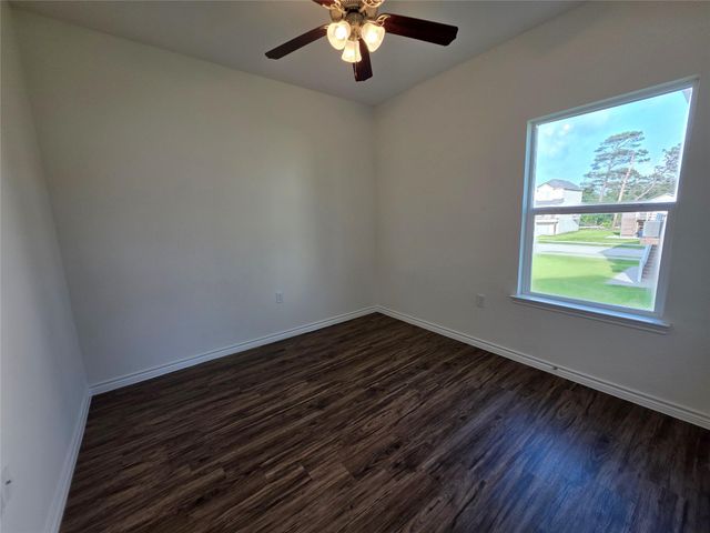 6119 Lacey Oak Drive, Hitchcock, TX 77563