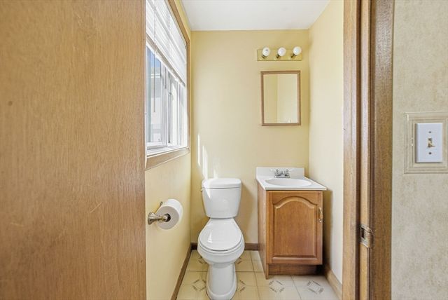 14 Clearview Dr, Framingham, MA 01701