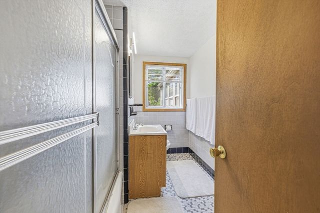 14 Clearview Dr, Framingham, MA 01701