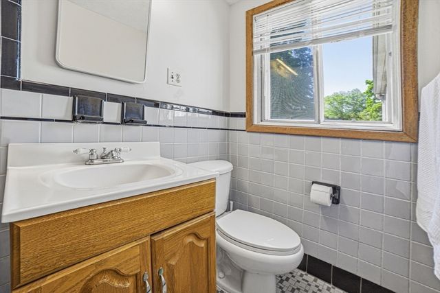 14 Clearview Dr, Framingham, MA 01701