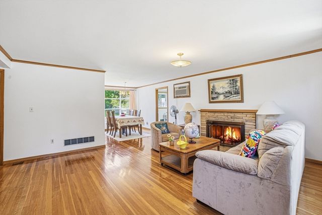 14 Clearview Dr, Framingham, MA 01701