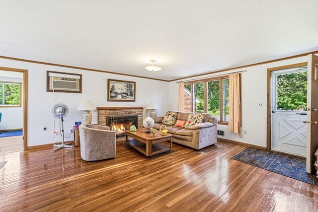 14 Clearview Dr, Framingham, MA 01701